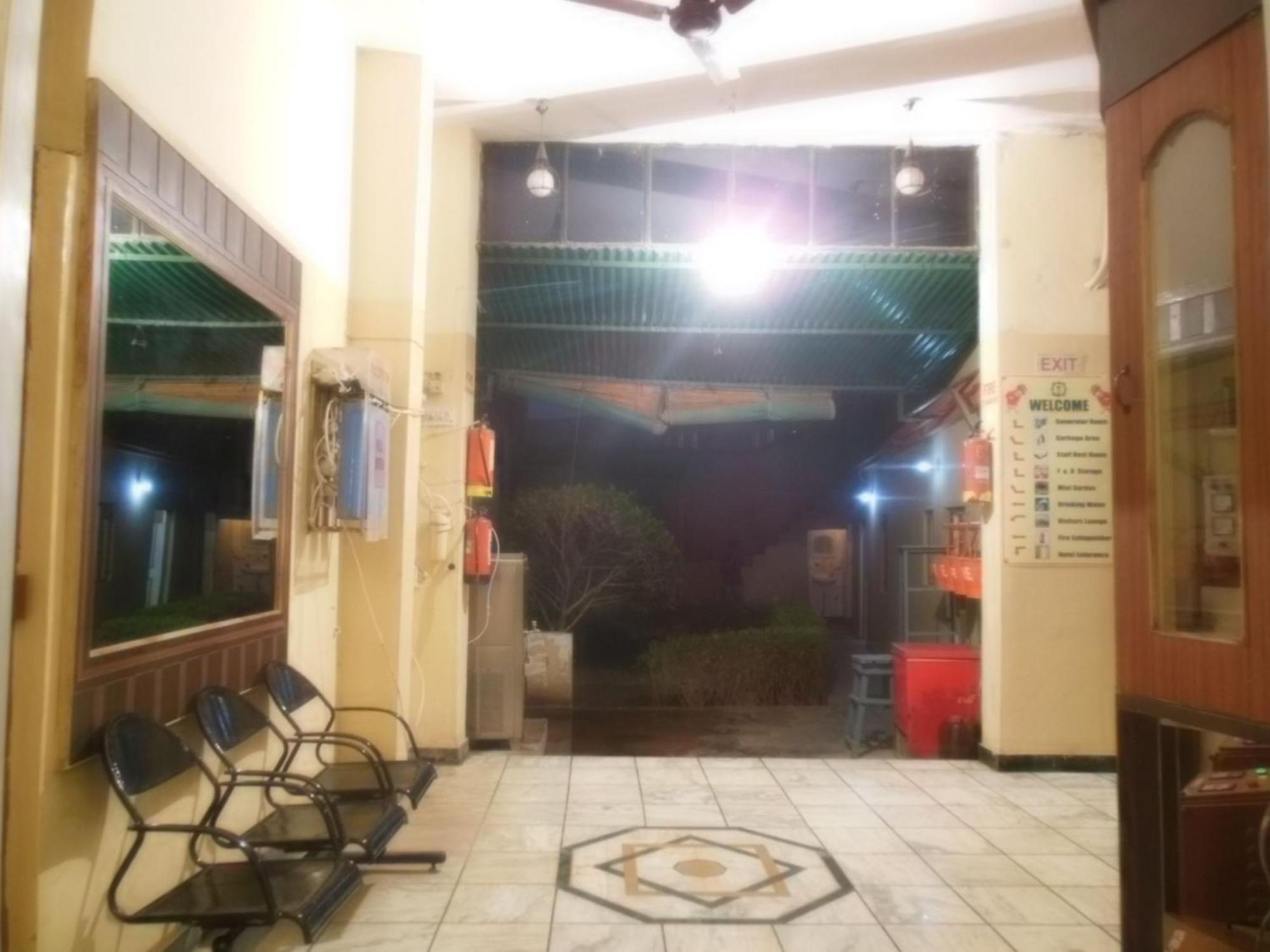 泰广场酒店 阿格拉 外观 照片